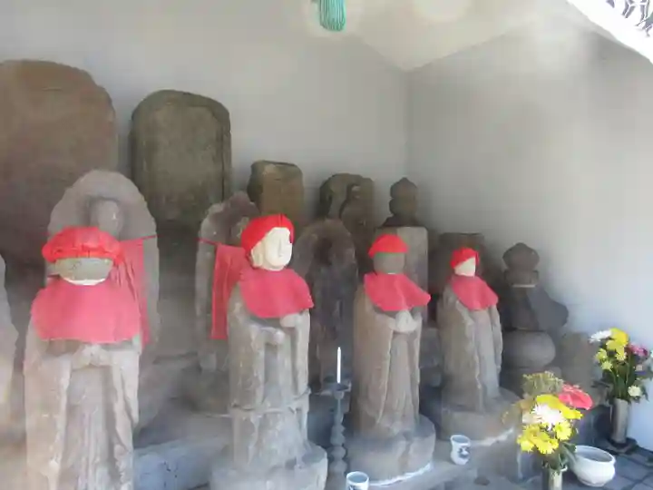 傍示堂石塔群の地蔵