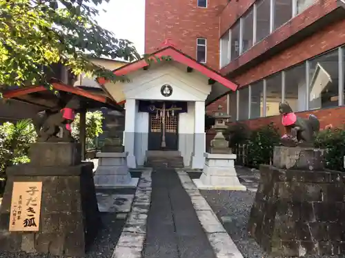 坂稲荷神社の本殿