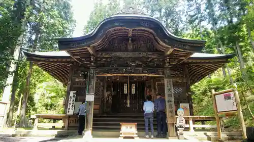 真福寺の本殿