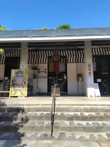 伊勢の国 四天王寺の{uncategorized: "未分類", other: "その他", undefined: "問題あり", building: "その他建物", grave: "お墓", sacred_gate: "鳥居", guardian: "狛犬", statue: "像", buddha: "仏像", history: "歴史", nature: "自然", garden: "庭園", animal: "動物", pagoda: "塔", temizu: "手水舎", mountain_gate: "山門・神門", sanctuary: "本殿・本堂", subordinate: "末社・摂社", art: "芸術", scenery: "景色", jizo: "地蔵", ema: "絵馬", goshuin: "御朱印", omikuji: "おみくじ", items: "授与品その他", amulet: "お守り", goshuincho: "御朱印帳", eats: "食事", festival: "お祭り", votive_dance: "神楽", shichigosan: "七五三参", wedding: "結婚式", experience: "体験その他", initially: "初詣", around: "周辺", anti_infection: "感染症対策"}