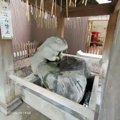 調神社の手水舎