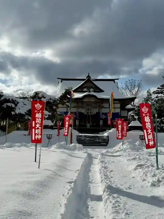 鹿部稲荷神社の{uncategorized: "未分類", other: "その他", undefined: "問題あり", building: "その他建物", grave: "お墓", sacred_gate: "鳥居", guardian: "狛犬", statue: "像", buddha: "仏像", history: "歴史", nature: "自然", garden: "庭園", animal: "動物", pagoda: "塔", temizu: "手水舎", mountain_gate: "山門・神門", sanctuary: "本殿・本堂", subordinate: "末社・摂社", art: "芸術", scenery: "景色", jizo: "地蔵", ema: "絵馬", goshuin: "御朱印", omikuji: "おみくじ", items: "授与品その他", amulet: "お守り", goshuincho: "御朱印帳", eats: "食事", festival: "お祭り", votive_dance: "神楽", shichigosan: "七五三参", wedding: "結婚式", experience: "体験その他", initially: "初詣", around: "周辺", anti_infection: "感染症対策"}