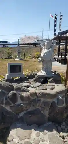 阿蘇白水龍神權現神社の像