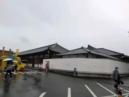 蓮華王院（三十三間堂）の{uncategorized: "未分類", other: "その他", undefined: "問題あり", building: "その他建物", grave: "お墓", sacred_gate: "鳥居", guardian: "狛犬", statue: "像", buddha: "仏像", history: "歴史", nature: "自然", garden: "庭園", animal: "動物", pagoda: "塔", temizu: "手水舎", mountain_gate: "山門・神門", sanctuary: "本殿・本堂", subordinate: "末社・摂社", art: "芸術", scenery: "景色", jizo: "地蔵", ema: "絵馬", goshuin: "御朱印", omikuji: "おみくじ", items: "授与品その他", amulet: "お守り", goshuincho: "御朱印帳", eats: "食事", festival: "お祭り", votive_dance: "神楽", shichigosan: "七五三参", wedding: "結婚式", experience: "体験その他", initially: "初詣", around: "周辺", anti_infection: "感染症対策"}