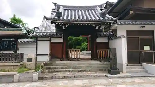 淨教寺の山門