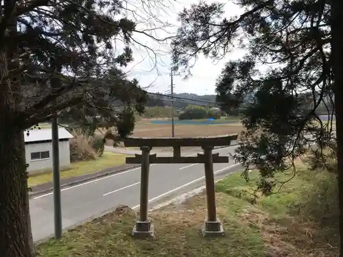 神社（名称不明）の鳥居