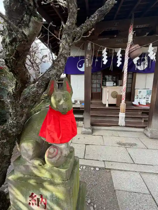 四谷於岩稲荷田宮神社の{uncategorized: "未分類", other: "その他", undefined: "問題あり", building: "その他建物", grave: "お墓", sacred_gate: "鳥居", guardian: "狛犬", statue: "像", buddha: "仏像", history: "歴史", nature: "自然", garden: "庭園", animal: "動物", pagoda: "塔", temizu: "手水舎", mountain_gate: "山門・神門", sanctuary: "本殿・本堂", subordinate: "末社・摂社", art: "芸術", scenery: "景色", jizo: "地蔵", ema: "絵馬", goshuin: "御朱印", omikuji: "おみくじ", items: "授与品その他", amulet: "お守り", goshuincho: "御朱印帳", eats: "食事", festival: "お祭り", votive_dance: "神楽", shichigosan: "七五三参", wedding: "結婚式", experience: "体験その他", initially: "初詣", around: "周辺", anti_infection: "感染症対策"}