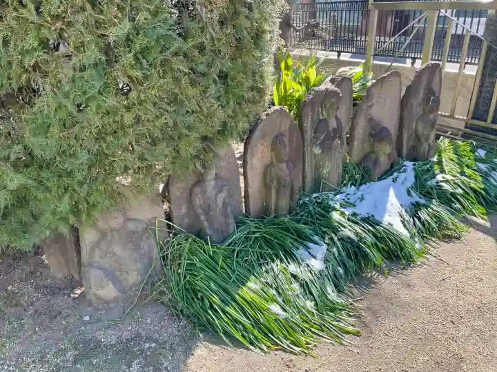 青巒寺の{uncategorized: "未分類", other: "その他", undefined: "問題あり", building: "その他建物", grave: "お墓", sacred_gate: "鳥居", guardian: "狛犬", statue: "像", buddha: "仏像", history: "歴史", nature: "自然", garden: "庭園", animal: "動物", pagoda: "塔", temizu: "手水舎", mountain_gate: "山門・神門", sanctuary: "本殿・本堂", subordinate: "末社・摂社", art: "芸術", scenery: "景色", jizo: "地蔵", ema: "絵馬", goshuin: "御朱印", omikuji: "おみくじ", items: "授与品その他", amulet: "お守り", goshuincho: "御朱印帳", eats: "食事", festival: "お祭り", votive_dance: "神楽", shichigosan: "七五三参", wedding: "結婚式", experience: "体験その他", initially: "初詣", around: "周辺", anti_infection: "感染症対策"}