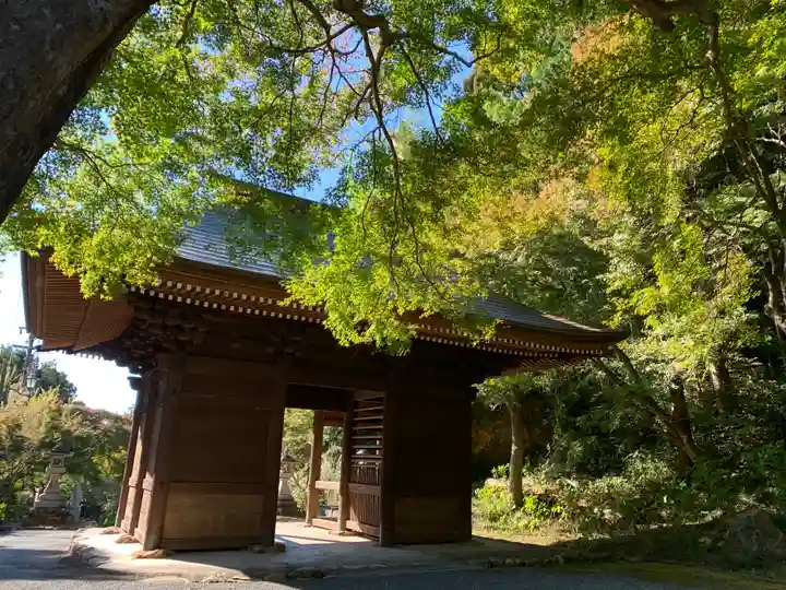 普門寺(切り絵御朱印発祥の寺)の山門・神門