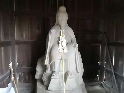 八幡社の像