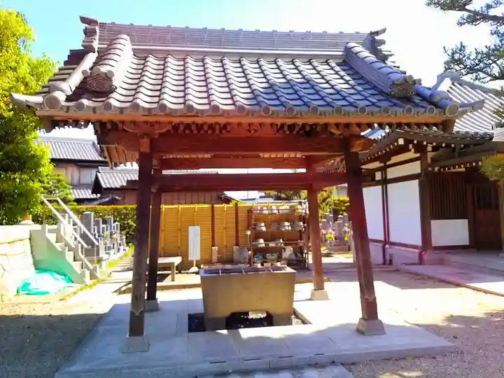 教栄寺の手水舎