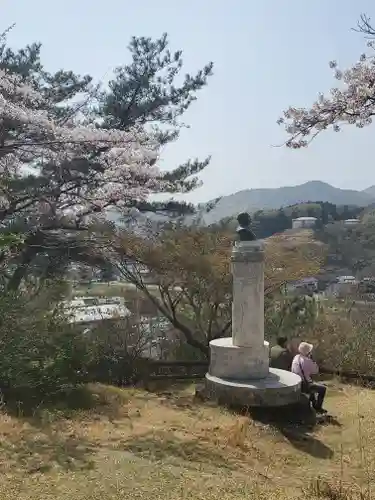 錦着山護国神社の景色