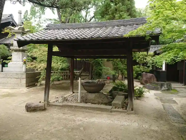 貞照院の手水舎