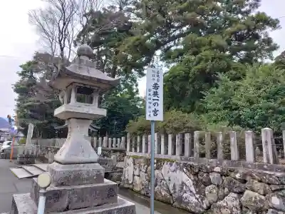 若狭姫神社（若狭彦神社下社）の{uncategorized: "未分類", other: "その他", undefined: "問題あり", building: "その他建物", grave: "お墓", sacred_gate: "鳥居", guardian: "狛犬", statue: "像", buddha: "仏像", history: "歴史", nature: "自然", garden: "庭園", animal: "動物", pagoda: "塔", temizu: "手水舎", mountain_gate: "山門・神門", sanctuary: "本殿・本堂", subordinate: "末社・摂社", art: "芸術", scenery: "景色", jizo: "地蔵", ema: "絵馬", goshuin: "御朱印", omikuji: "おみくじ", items: "授与品その他", amulet: "お守り", goshuincho: "御朱印帳", eats: "食事", festival: "お祭り", votive_dance: "神楽", shichigosan: "七五三参", wedding: "結婚式", experience: "体験その他", initially: "初詣", around: "周辺", anti_infection: "感染症対策"}