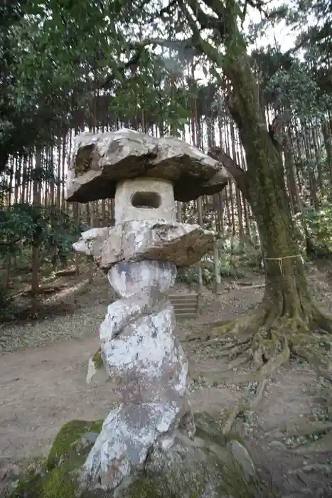 軍荼利神社の建物その他