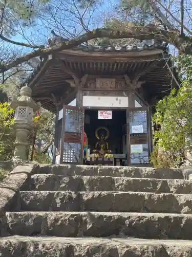 観音山慈眼院（高崎観音）の{uncategorized: "未分類", other: "その他", undefined: "問題あり", building: "その他建物", grave: "お墓", sacred_gate: "鳥居", guardian: "狛犬", statue: "像", buddha: "仏像", history: "歴史", nature: "自然", garden: "庭園", animal: "動物", pagoda: "塔", temizu: "手水舎", mountain_gate: "山門・神門", sanctuary: "本殿・本堂", subordinate: "末社・摂社", art: "芸術", scenery: "景色", jizo: "地蔵", ema: "絵馬", goshuin: "御朱印", omikuji: "おみくじ", items: "授与品その他", amulet: "お守り", goshuincho: "御朱印帳", eats: "食事", festival: "お祭り", votive_dance: "神楽", shichigosan: "七五三参", wedding: "結婚式", experience: "体験その他", initially: "初詣", around: "周辺", anti_infection: "感染症対策"}