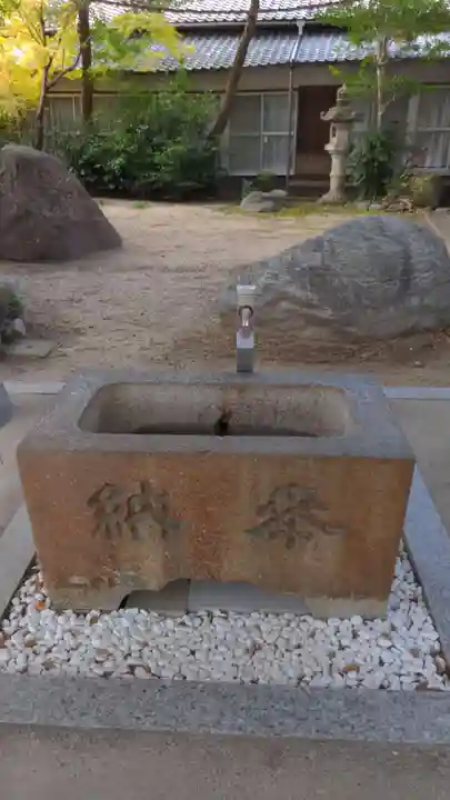 漆部神社の手水舎