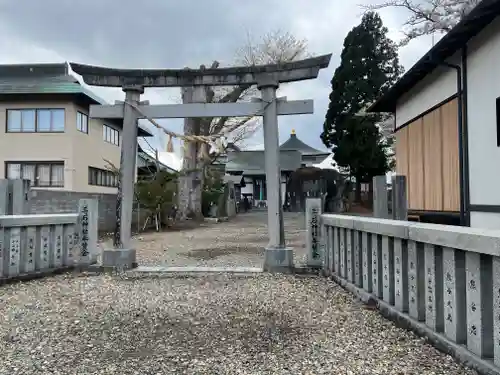 三ツ石神社の鳥居