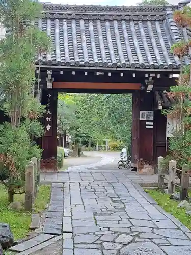 天性寺の山門