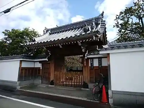 新德禅寺 (新徳寺)の山門