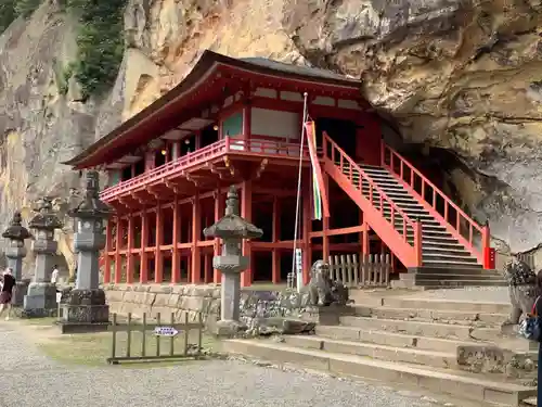 達谷西光寺の本殿