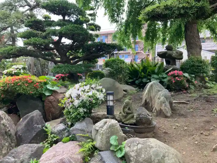 善慶寺の{uncategorized: "未分類", other: "その他", undefined: "問題あり", building: "その他建物", grave: "お墓", sacred_gate: "鳥居", guardian: "狛犬", statue: "像", buddha: "仏像", history: "歴史", nature: "自然", garden: "庭園", animal: "動物", pagoda: "塔", temizu: "手水舎", mountain_gate: "山門・神門", sanctuary: "本殿・本堂", subordinate: "末社・摂社", art: "芸術", scenery: "景色", jizo: "地蔵", ema: "絵馬", goshuin: "御朱印", omikuji: "おみくじ", items: "授与品その他", amulet: "お守り", goshuincho: "御朱印帳", eats: "食事", festival: "お祭り", votive_dance: "神楽", shichigosan: "七五三参", wedding: "結婚式", experience: "体験その他", initially: "初詣", around: "周辺", anti_infection: "感染症対策"}