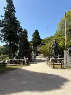 観音正寺の{uncategorized: "未分類", other: "その他", undefined: "問題あり", building: "その他建物", grave: "お墓", sacred_gate: "鳥居", guardian: "狛犬", statue: "像", buddha: "仏像", history: "歴史", nature: "自然", garden: "庭園", animal: "動物", pagoda: "塔", temizu: "手水舎", mountain_gate: "山門・神門", sanctuary: "本殿・本堂", subordinate: "末社・摂社", art: "芸術", scenery: "景色", jizo: "地蔵", ema: "絵馬", goshuin: "御朱印", omikuji: "おみくじ", items: "授与品その他", amulet: "お守り", goshuincho: "御朱印帳", eats: "食事", festival: "お祭り", votive_dance: "神楽", shichigosan: "七五三参", wedding: "結婚式", experience: "体験その他", initially: "初詣", around: "周辺", anti_infection: "感染症対策"}