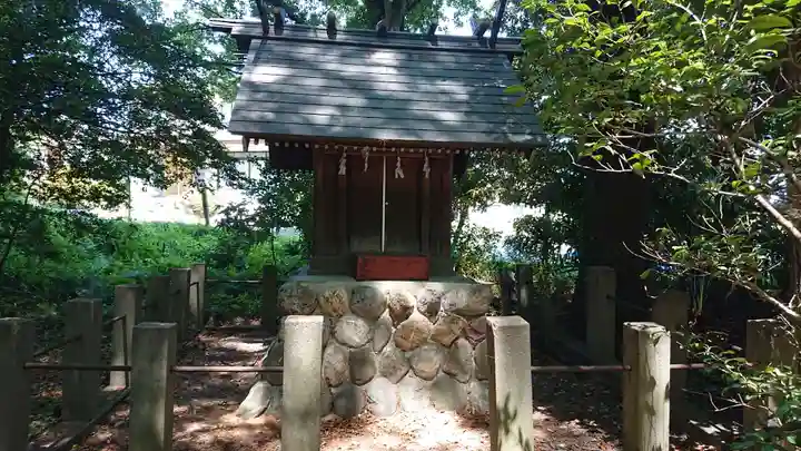 三ケ尻八幡神社の末社・摂社