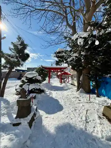 七重浜稲荷神社の{uncategorized: "未分類", other: "その他", undefined: "問題あり", building: "その他建物", grave: "お墓", sacred_gate: "鳥居", guardian: "狛犬", statue: "像", buddha: "仏像", history: "歴史", nature: "自然", garden: "庭園", animal: "動物", pagoda: "塔", temizu: "手水舎", mountain_gate: "山門・神門", sanctuary: "本殿・本堂", subordinate: "末社・摂社", art: "芸術", scenery: "景色", jizo: "地蔵", ema: "絵馬", goshuin: "御朱印", omikuji: "おみくじ", items: "授与品その他", amulet: "お守り", goshuincho: "御朱印帳", eats: "食事", festival: "お祭り", votive_dance: "神楽", shichigosan: "七五三参", wedding: "結婚式", experience: "体験その他", initially: "初詣", around: "周辺", anti_infection: "感染症対策"}