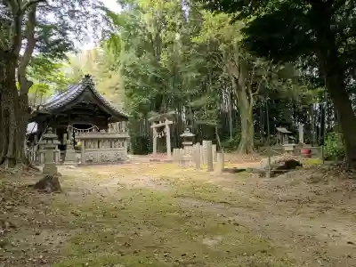 山崎神社の{uncategorized: "未分類", other: "その他", undefined: "問題あり", building: "その他建物", grave: "お墓", sacred_gate: "鳥居", guardian: "狛犬", statue: "像", buddha: "仏像", history: "歴史", nature: "自然", garden: "庭園", animal: "動物", pagoda: "塔", temizu: "手水舎", mountain_gate: "山門・神門", sanctuary: "本殿・本堂", subordinate: "末社・摂社", art: "芸術", scenery: "景色", jizo: "地蔵", ema: "絵馬", goshuin: "御朱印", omikuji: "おみくじ", items: "授与品その他", amulet: "お守り", goshuincho: "御朱印帳", eats: "食事", festival: "お祭り", votive_dance: "神楽", shichigosan: "七五三参", wedding: "結婚式", experience: "体験その他", initially: "初詣", around: "周辺", anti_infection: "感染症対策"}