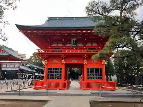 穴八幡宮の山門