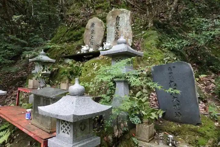 満願滝弁財天の末社・摂社