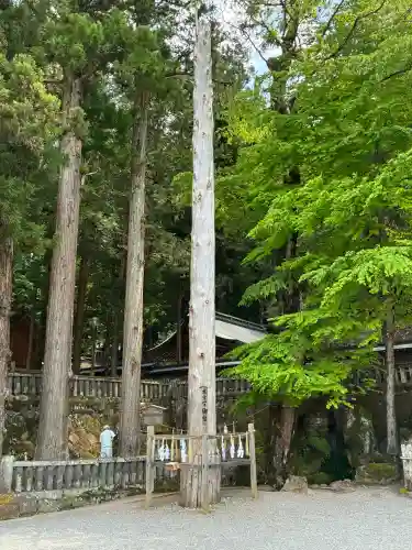 諏訪大社の{uncategorized: "未分類", other: "その他", undefined: "問題あり", building: "その他建物", grave: "お墓", sacred_gate: "鳥居", guardian: "狛犬", statue: "像", buddha: "仏像", history: "歴史", nature: "自然", garden: "庭園", animal: "動物", pagoda: "塔", temizu: "手水舎", mountain_gate: "山門・神門", sanctuary: "本殿・本堂", subordinate: "末社・摂社", art: "芸術", scenery: "景色", jizo: "地蔵", ema: "絵馬", goshuin: "御朱印", omikuji: "おみくじ", items: "授与品その他", amulet: "お守り", goshuincho: "御朱印帳", eats: "食事", festival: "お祭り", votive_dance: "神楽", shichigosan: "七五三参", wedding: "結婚式", experience: "体験その他", initially: "初詣", around: "周辺", anti_infection: "感染症対策"}