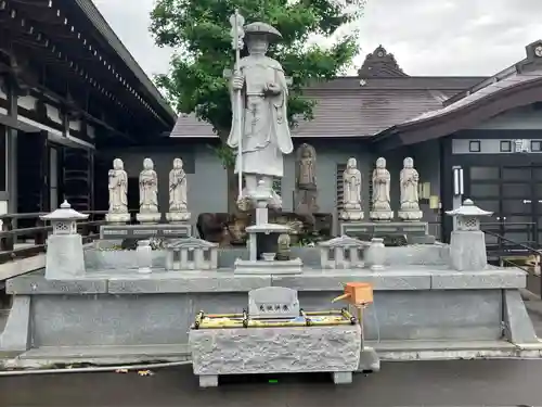 高野山寺の像