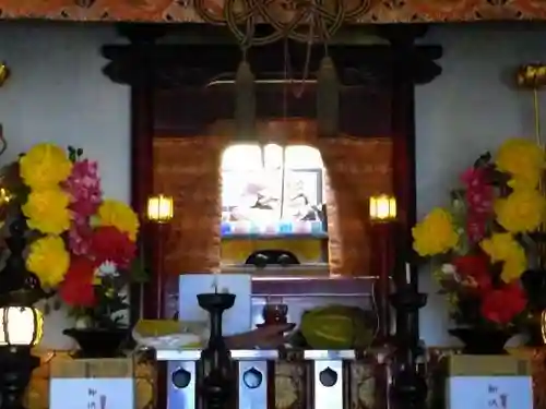 泉蔵院の本殿・本堂