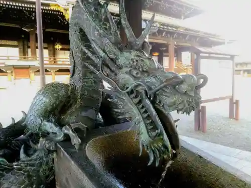 東本願寺（真宗本廟）の手水舎