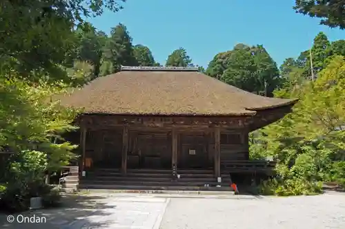 国宝　長寿寺の本殿