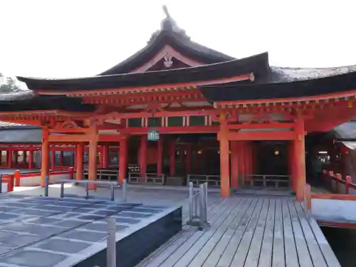 厳島神社の本殿