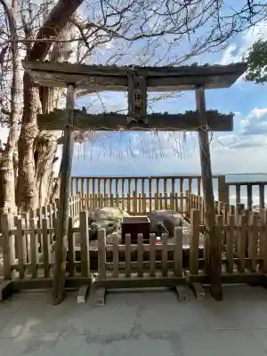 志賀海神社の{uncategorized: "未分類", other: "その他", undefined: "問題あり", building: "その他建物", grave: "お墓", sacred_gate: "鳥居", guardian: "狛犬", statue: "像", buddha: "仏像", history: "歴史", nature: "自然", garden: "庭園", animal: "動物", pagoda: "塔", temizu: "手水舎", mountain_gate: "山門・神門", sanctuary: "本殿・本堂", subordinate: "末社・摂社", art: "芸術", scenery: "景色", jizo: "地蔵", ema: "絵馬", goshuin: "御朱印", omikuji: "おみくじ", items: "授与品その他", amulet: "お守り", goshuincho: "御朱印帳", eats: "食事", festival: "お祭り", votive_dance: "神楽", shichigosan: "七五三参", wedding: "結婚式", experience: "体験その他", initially: "初詣", around: "周辺", anti_infection: "感染症対策"}
