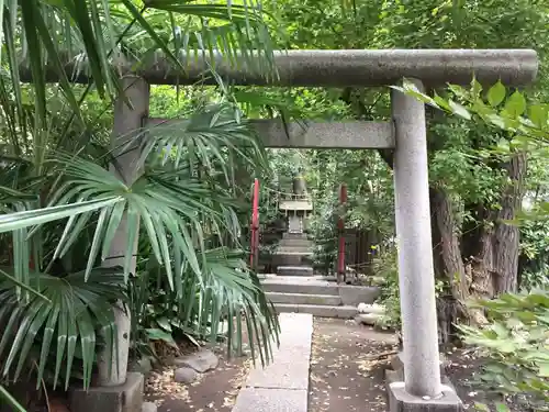 新橋鹽竃神社の鳥居