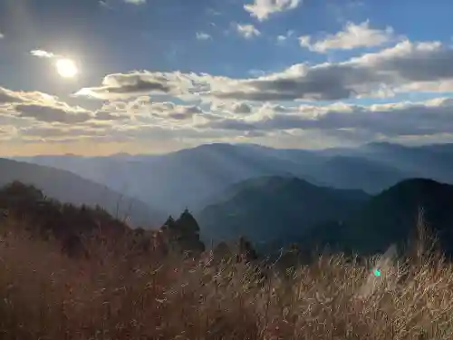 玉置神社の{uncategorized: "未分類", other: "その他", undefined: "問題あり", building: "その他建物", grave: "お墓", sacred_gate: "鳥居", guardian: "狛犬", statue: "像", buddha: "仏像", history: "歴史", nature: "自然", garden: "庭園", animal: "動物", pagoda: "塔", temizu: "手水舎", mountain_gate: "山門・神門", sanctuary: "本殿・本堂", subordinate: "末社・摂社", art: "芸術", scenery: "景色", jizo: "地蔵", ema: "絵馬", goshuin: "御朱印", omikuji: "おみくじ", items: "授与品その他", amulet: "お守り", goshuincho: "御朱印帳", eats: "食事", festival: "お祭り", votive_dance: "神楽", shichigosan: "七五三参", wedding: "結婚式", experience: "体験その他", initially: "初詣", around: "周辺", anti_infection: "感染症対策"}