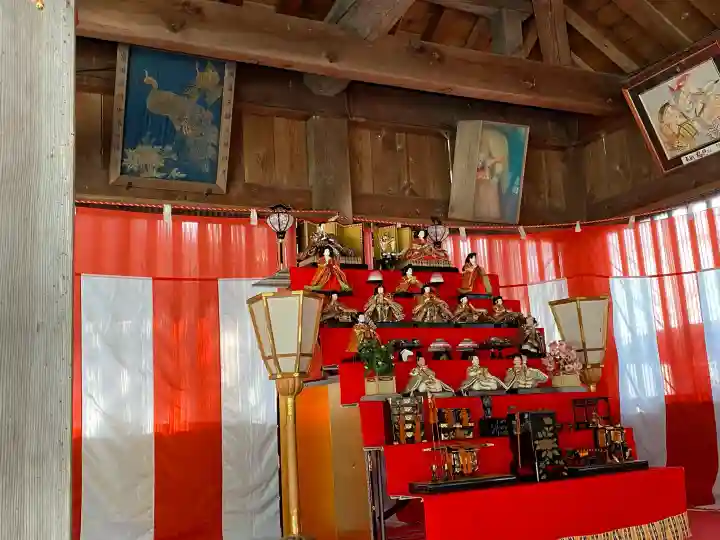 山﨑八幡宮の{uncategorized: "未分類", other: "その他", undefined: "問題あり", building: "その他建物", grave: "お墓", sacred_gate: "鳥居", guardian: "狛犬", statue: "像", buddha: "仏像", history: "歴史", nature: "自然", garden: "庭園", animal: "動物", pagoda: "塔", temizu: "手水舎", mountain_gate: "山門・神門", sanctuary: "本殿・本堂", subordinate: "末社・摂社", art: "芸術", scenery: "景色", jizo: "地蔵", ema: "絵馬", goshuin: "御朱印", omikuji: "おみくじ", items: "授与品その他", amulet: "お守り", goshuincho: "御朱印帳", eats: "食事", festival: "お祭り", votive_dance: "神楽", shichigosan: "七五三参", wedding: "結婚式", experience: "体験その他", initially: "初詣", around: "周辺", anti_infection: "感染症対策"}