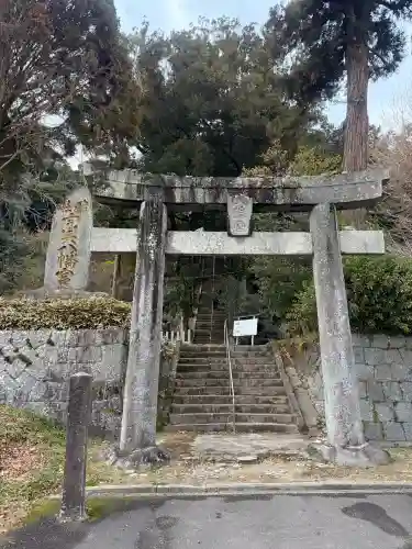 糸島市宇美八幡宮の{uncategorized: "未分類", other: "その他", undefined: "問題あり", building: "その他建物", grave: "お墓", sacred_gate: "鳥居", guardian: "狛犬", statue: "像", buddha: "仏像", history: "歴史", nature: "自然", garden: "庭園", animal: "動物", pagoda: "塔", temizu: "手水舎", mountain_gate: "山門・神門", sanctuary: "本殿・本堂", subordinate: "末社・摂社", art: "芸術", scenery: "景色", jizo: "地蔵", ema: "絵馬", goshuin: "御朱印", omikuji: "おみくじ", items: "授与品その他", amulet: "お守り", goshuincho: "御朱印帳", eats: "食事", festival: "お祭り", votive_dance: "神楽", shichigosan: "七五三参", wedding: "結婚式", experience: "体験その他", initially: "初詣", around: "周辺", anti_infection: "感染症対策"}