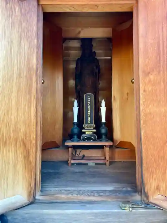 法雲寺の{uncategorized: "未分類", other: "その他", undefined: "問題あり", building: "その他建物", grave: "お墓", sacred_gate: "鳥居", guardian: "狛犬", statue: "像", buddha: "仏像", history: "歴史", nature: "自然", garden: "庭園", animal: "動物", pagoda: "塔", temizu: "手水舎", mountain_gate: "山門・神門", sanctuary: "本殿・本堂", subordinate: "末社・摂社", art: "芸術", scenery: "景色", jizo: "地蔵", ema: "絵馬", goshuin: "御朱印", omikuji: "おみくじ", items: "授与品その他", amulet: "お守り", goshuincho: "御朱印帳", eats: "食事", festival: "お祭り", votive_dance: "神楽", shichigosan: "七五三参", wedding: "結婚式", experience: "体験その他", initially: "初詣", around: "周辺", anti_infection: "感染症対策"}