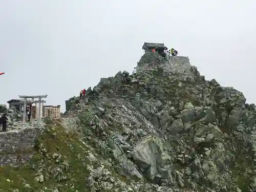 雄山神社峰本社の建物その他