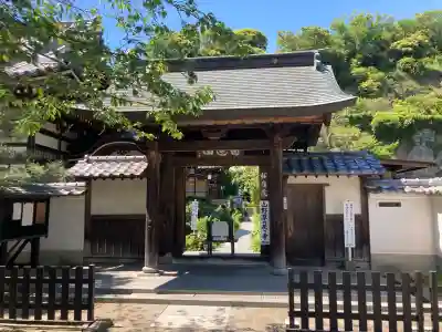円覚寺の{uncategorized: "未分類", other: "その他", undefined: "問題あり", building: "その他建物", grave: "お墓", sacred_gate: "鳥居", guardian: "狛犬", statue: "像", buddha: "仏像", history: "歴史", nature: "自然", garden: "庭園", animal: "動物", pagoda: "塔", temizu: "手水舎", mountain_gate: "山門・神門", sanctuary: "本殿・本堂", subordinate: "末社・摂社", art: "芸術", scenery: "景色", jizo: "地蔵", ema: "絵馬", goshuin: "御朱印", omikuji: "おみくじ", items: "授与品その他", amulet: "お守り", goshuincho: "御朱印帳", eats: "食事", festival: "お祭り", votive_dance: "神楽", shichigosan: "七五三参", wedding: "結婚式", experience: "体験その他", initially: "初詣", around: "周辺", anti_infection: "感染症対策"}