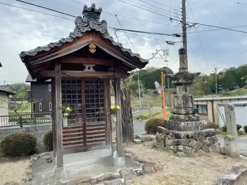 安楽寺の{uncategorized: "未分類", other: "その他", undefined: "問題あり", building: "その他建物", grave: "お墓", sacred_gate: "鳥居", guardian: "狛犬", statue: "像", buddha: "仏像", history: "歴史", nature: "自然", garden: "庭園", animal: "動物", pagoda: "塔", temizu: "手水舎", mountain_gate: "山門・神門", sanctuary: "本殿・本堂", subordinate: "末社・摂社", art: "芸術", scenery: "景色", jizo: "地蔵", ema: "絵馬", goshuin: "御朱印", omikuji: "おみくじ", items: "授与品その他", amulet: "お守り", goshuincho: "御朱印帳", eats: "食事", festival: "お祭り", votive_dance: "神楽", shichigosan: "七五三参", wedding: "結婚式", experience: "体験その他", initially: "初詣", around: "周辺", anti_infection: "感染症対策"}