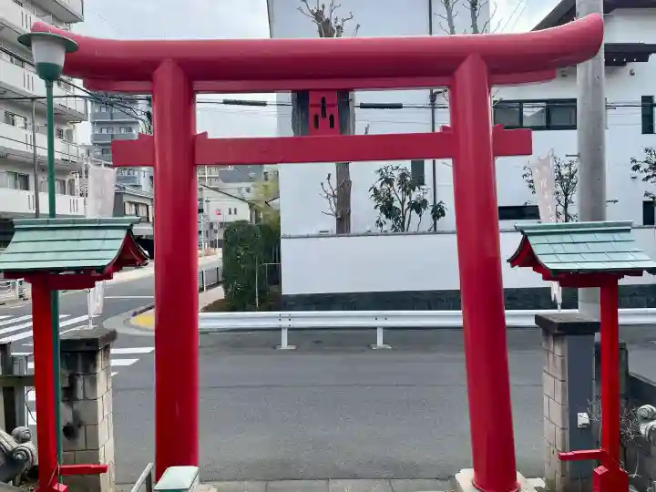 日先神社の{uncategorized: "未分類", other: "その他", undefined: "問題あり", building: "その他建物", grave: "お墓", sacred_gate: "鳥居", guardian: "狛犬", statue: "像", buddha: "仏像", history: "歴史", nature: "自然", garden: "庭園", animal: "動物", pagoda: "塔", temizu: "手水舎", mountain_gate: "山門・神門", sanctuary: "本殿・本堂", subordinate: "末社・摂社", art: "芸術", scenery: "景色", jizo: "地蔵", ema: "絵馬", goshuin: "御朱印", omikuji: "おみくじ", items: "授与品その他", amulet: "お守り", goshuincho: "御朱印帳", eats: "食事", festival: "お祭り", votive_dance: "神楽", shichigosan: "七五三参", wedding: "結婚式", experience: "体験その他", initially: "初詣", around: "周辺", anti_infection: "感染症対策"}