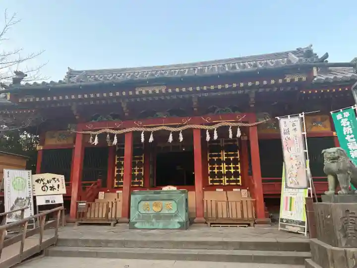 浅草神社の{uncategorized: "未分類", other: "その他", undefined: "問題あり", building: "その他建物", grave: "お墓", sacred_gate: "鳥居", guardian: "狛犬", statue: "像", buddha: "仏像", history: "歴史", nature: "自然", garden: "庭園", animal: "動物", pagoda: "塔", temizu: "手水舎", mountain_gate: "山門・神門", sanctuary: "本殿・本堂", subordinate: "末社・摂社", art: "芸術", scenery: "景色", jizo: "地蔵", ema: "絵馬", goshuin: "御朱印", omikuji: "おみくじ", items: "授与品その他", amulet: "お守り", goshuincho: "御朱印帳", eats: "食事", festival: "お祭り", votive_dance: "神楽", shichigosan: "七五三参", wedding: "結婚式", experience: "体験その他", initially: "初詣", around: "周辺", anti_infection: "感染症対策"}