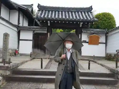 芬陀院の山門・神門